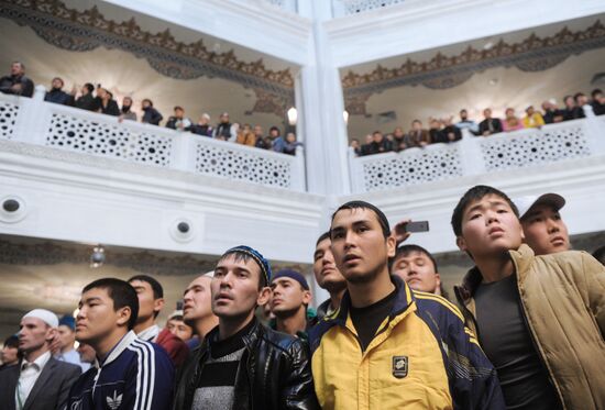 Prophet Muhammad's hair, one of Islam's greatest relics, arrives at Moscow Cathedral Mosque