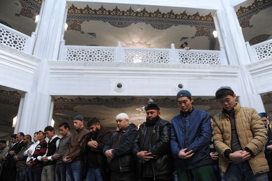 Prophet Muhammad's hair, one of Islam's greatest relics, arrives at Moscow Cathedral Mosque