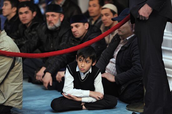 Prophet Muhammad's hair, one of Islam's greatest relics, arrives at Moscow Cathedral Mosque