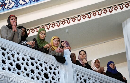 Prophet Muhammad's hair, one of Islam's greatest relics, arrives at Moscow Cathedral Mosque