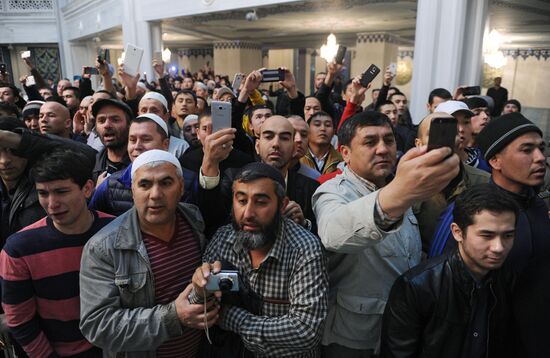 Prophet Muhammad's hair, one of Islam's greatest relics, arrives at Moscow Cathedral Mosque