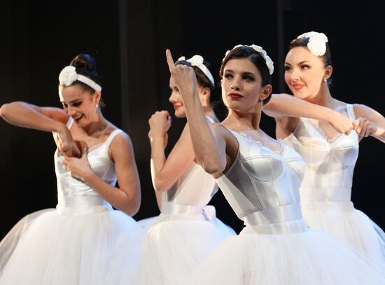 Men and Women dress rehearsal
