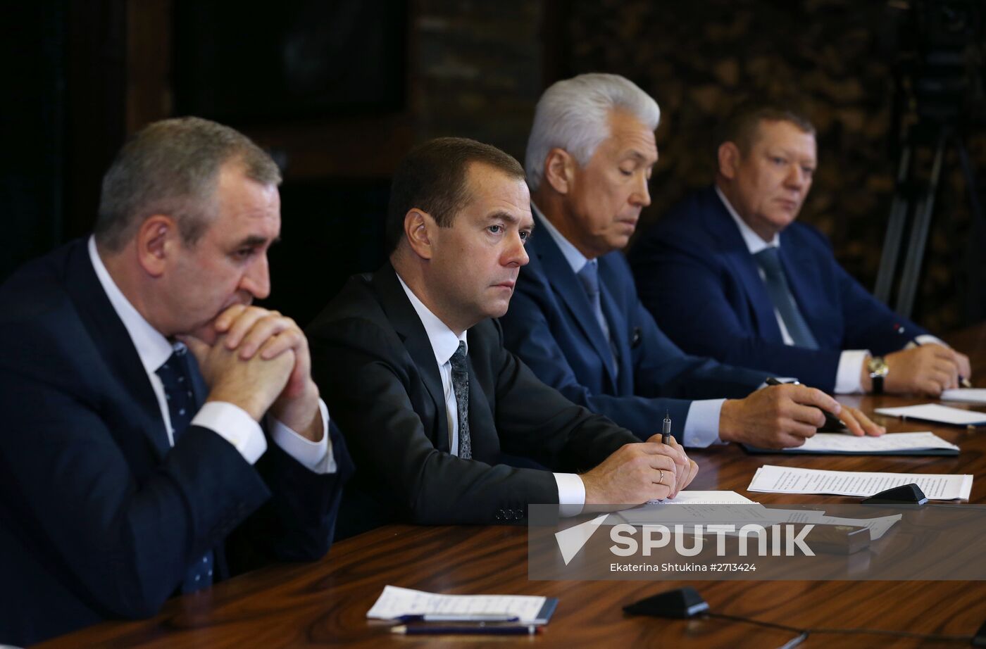 Prime Minister Dmitry Medvedev meets with United Russia leaders