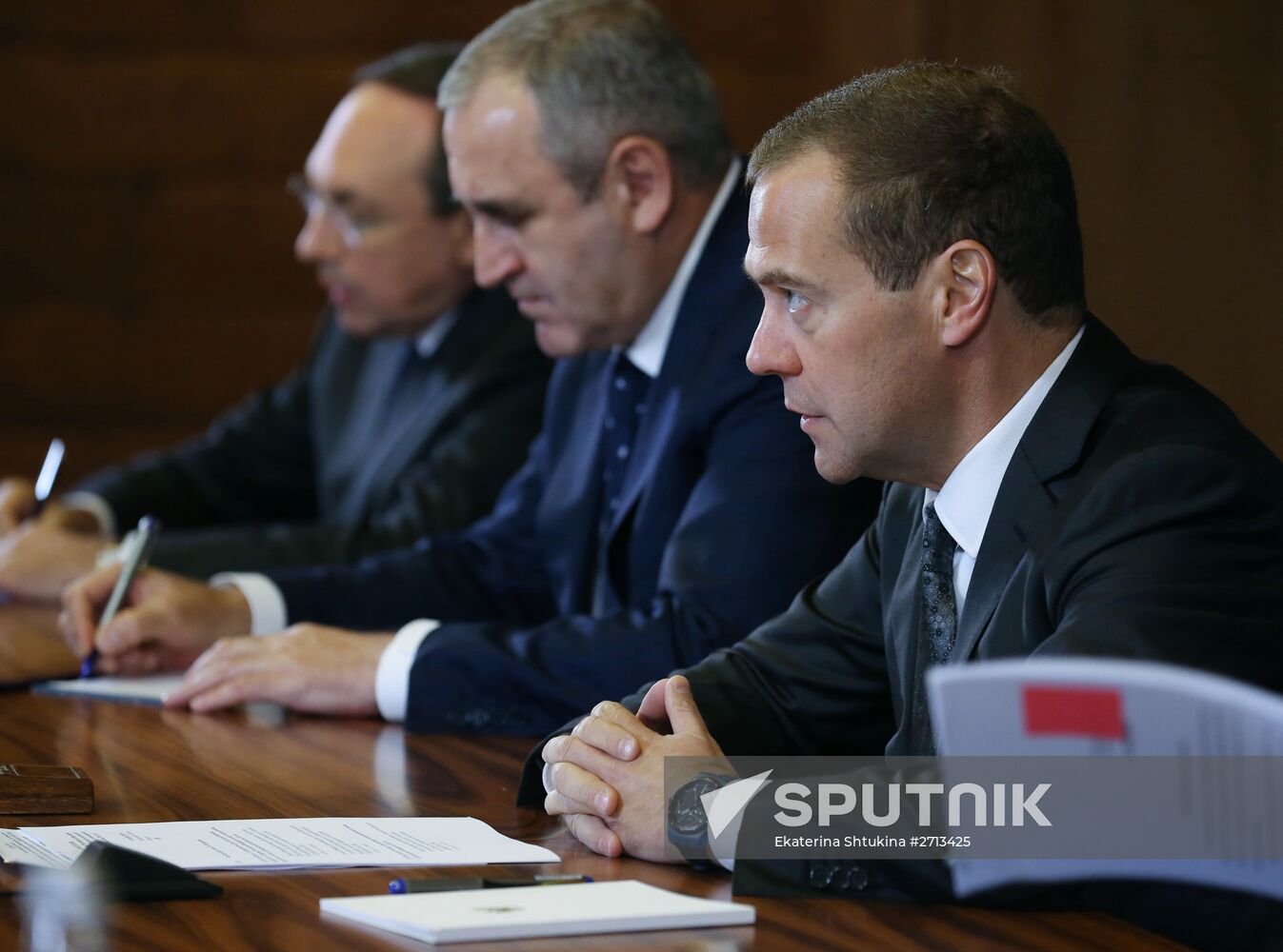 Prime Minister Dmitry Medvedev meets with United Russia leaders
