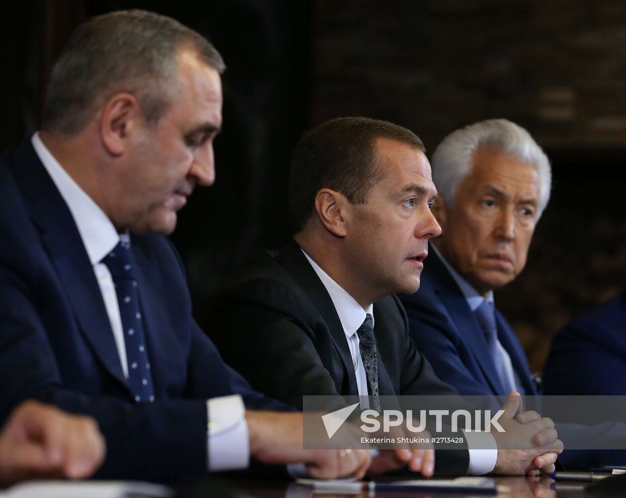 Prime Minister Dmitry Medvedev meets with United Russia leaders