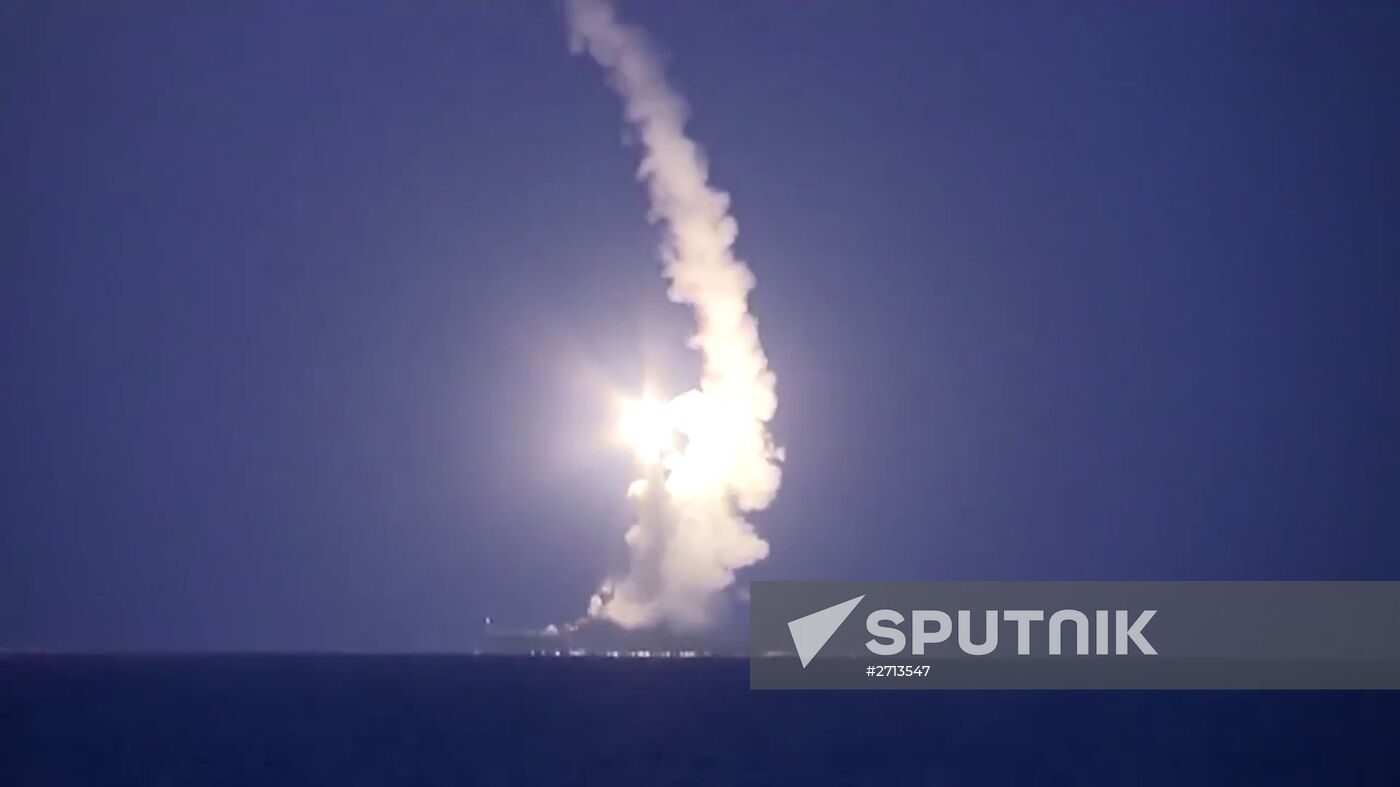 Caspian Flotilla ships fire missiles to attack ISIL positions in Syria