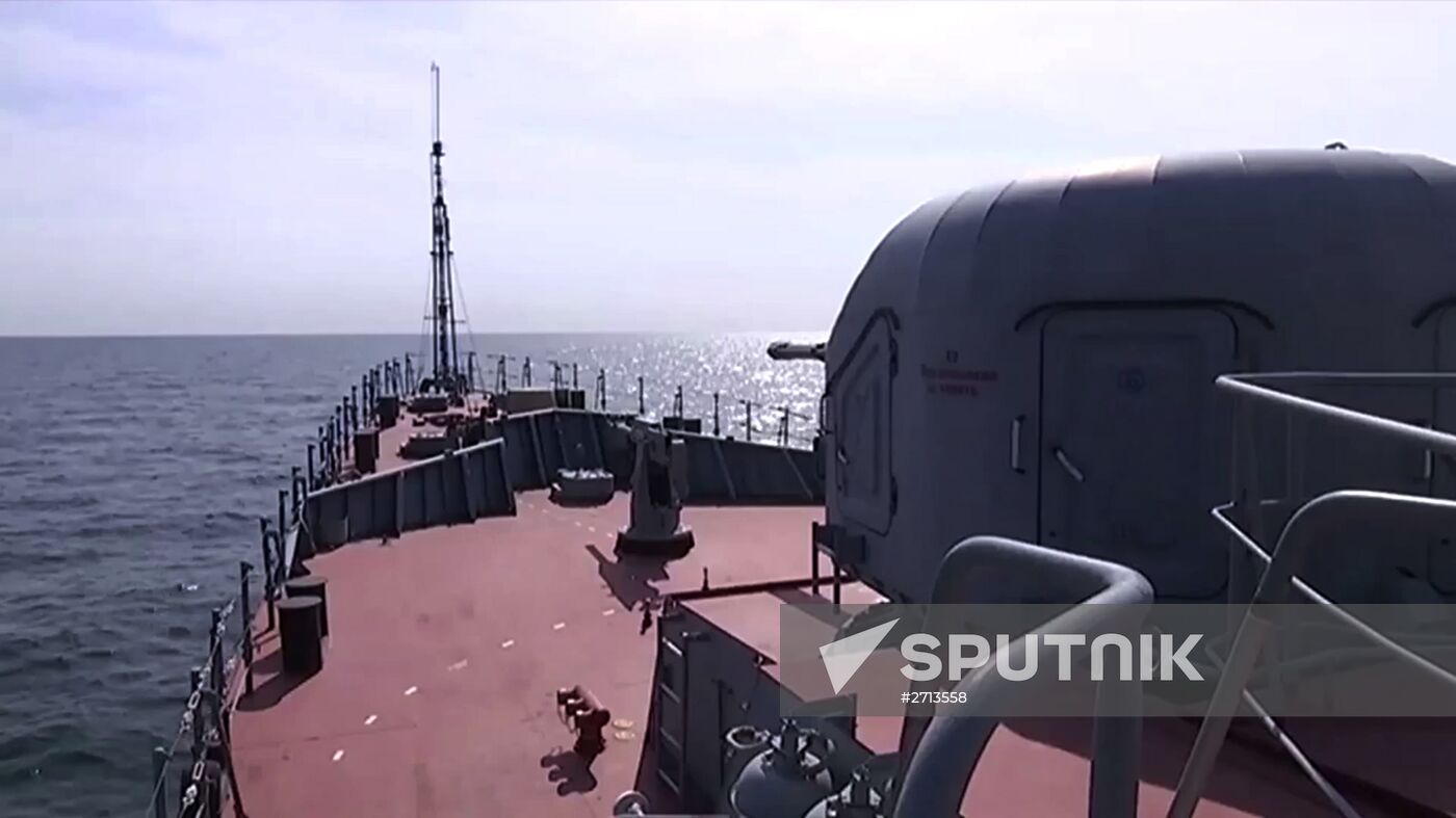 Caspian Flotilla ships fire missiles to attack ISIL positions in Syria