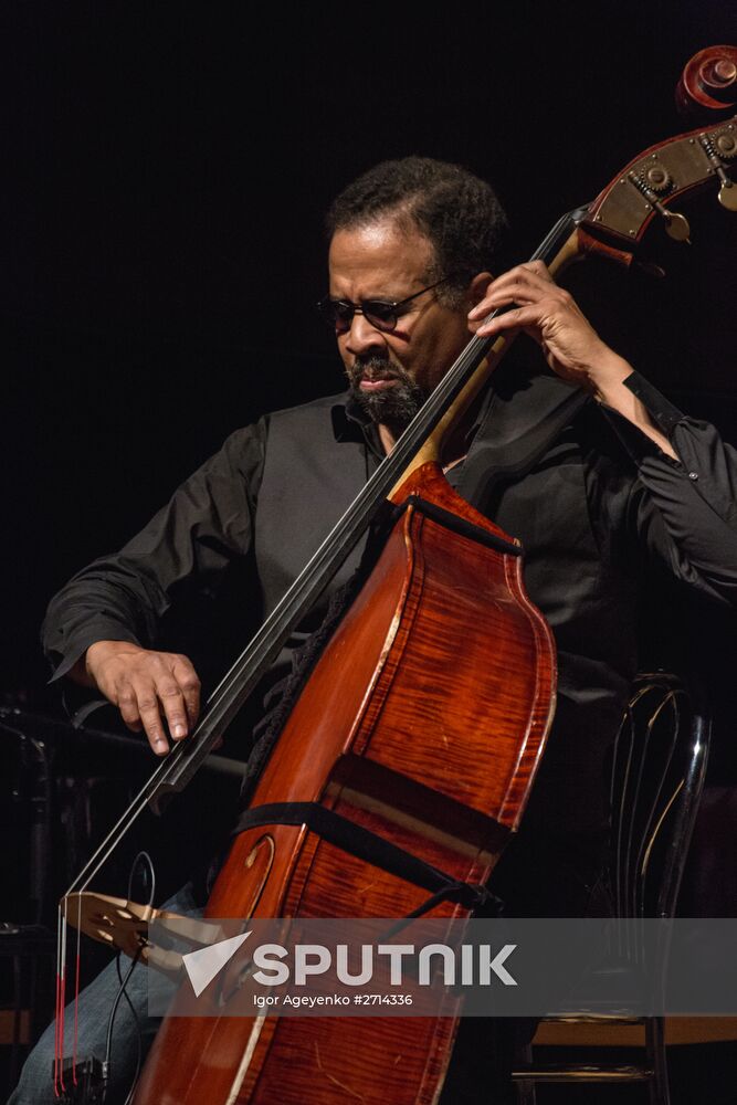 Jazz musician and composer Stanley Clarke performs in Moscow