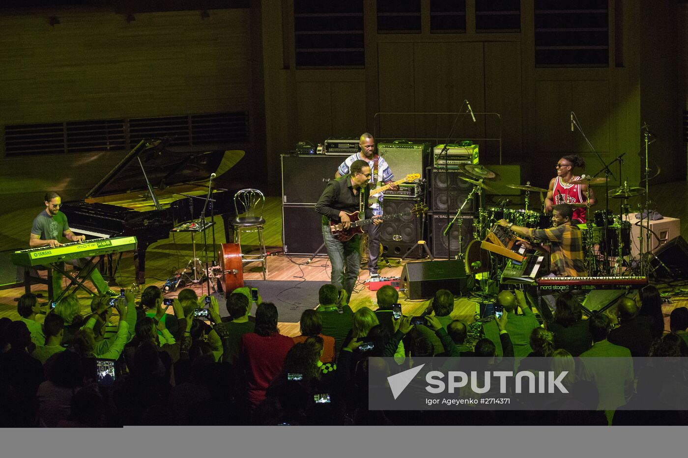 Jazz musician and composer Stanley Clarke performs in Moscow