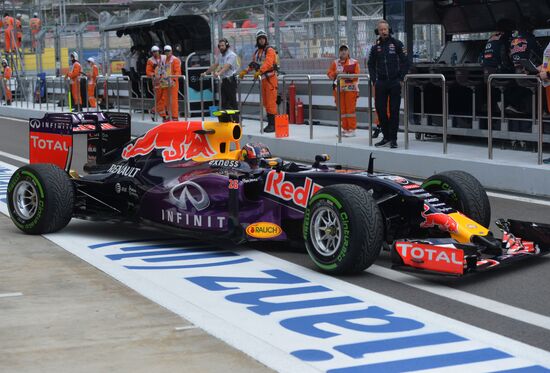 Auto racing. Formula-1. Russian Grand Prix. Free practice