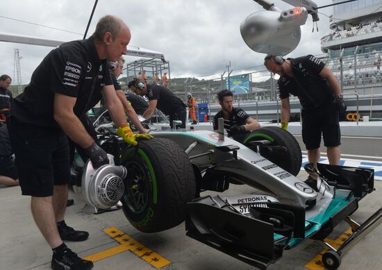 Auto racing. Formula-1. Russian Grand Prix. Free practice