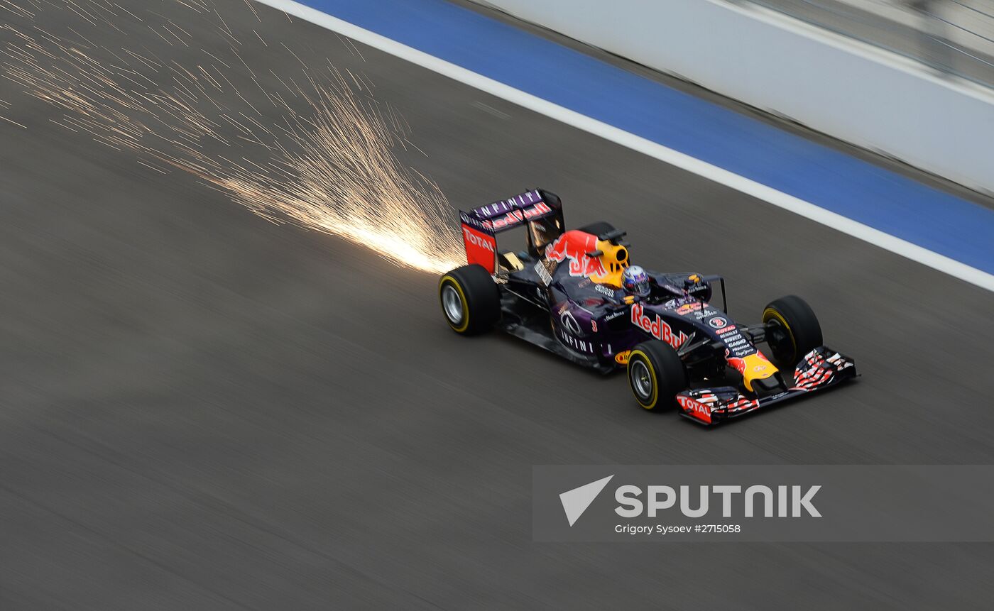 Auto racing. Formula-1. Russian Grand Prix. Free practice