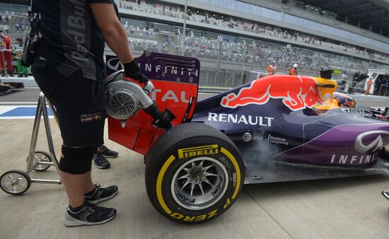 Auto racing. Formula-1. Russian Grand Prix. Free practice