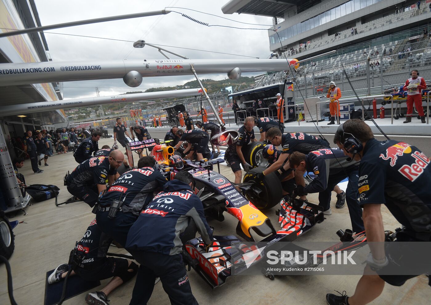 Auto racing. Formula-1. Russian Grand Prix. Free practice