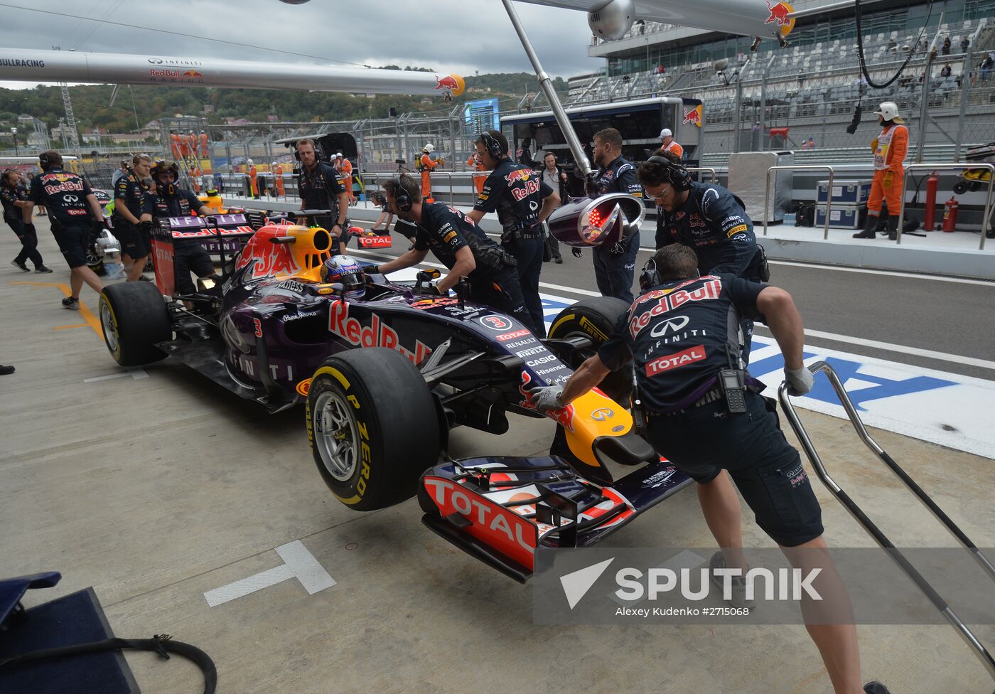 Auto racing. Formula-1. Russian Grand Prix. Free practice