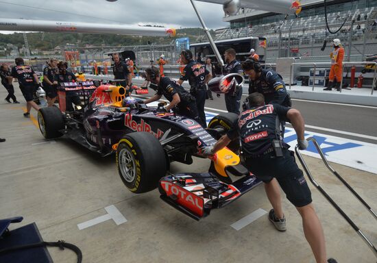 Auto racing. Formula-1. Russian Grand Prix. Free practice