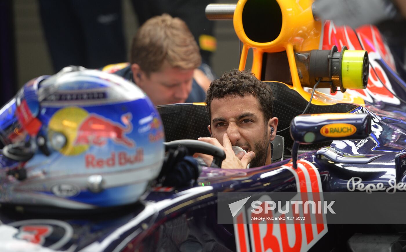 Auto racing. Formula-1. Russian Grand Prix. Free practice