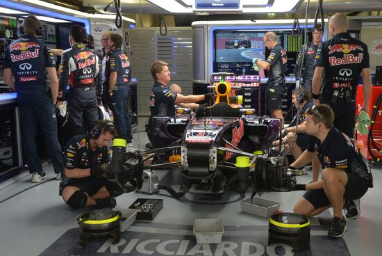 Auto racing. Formula-1. Russian Grand Prix. Free practice