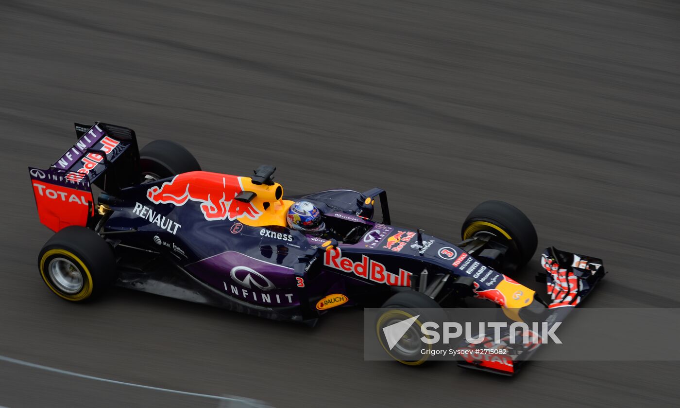 Auto racing. Formula-1. Russian Grand Prix. Free practice