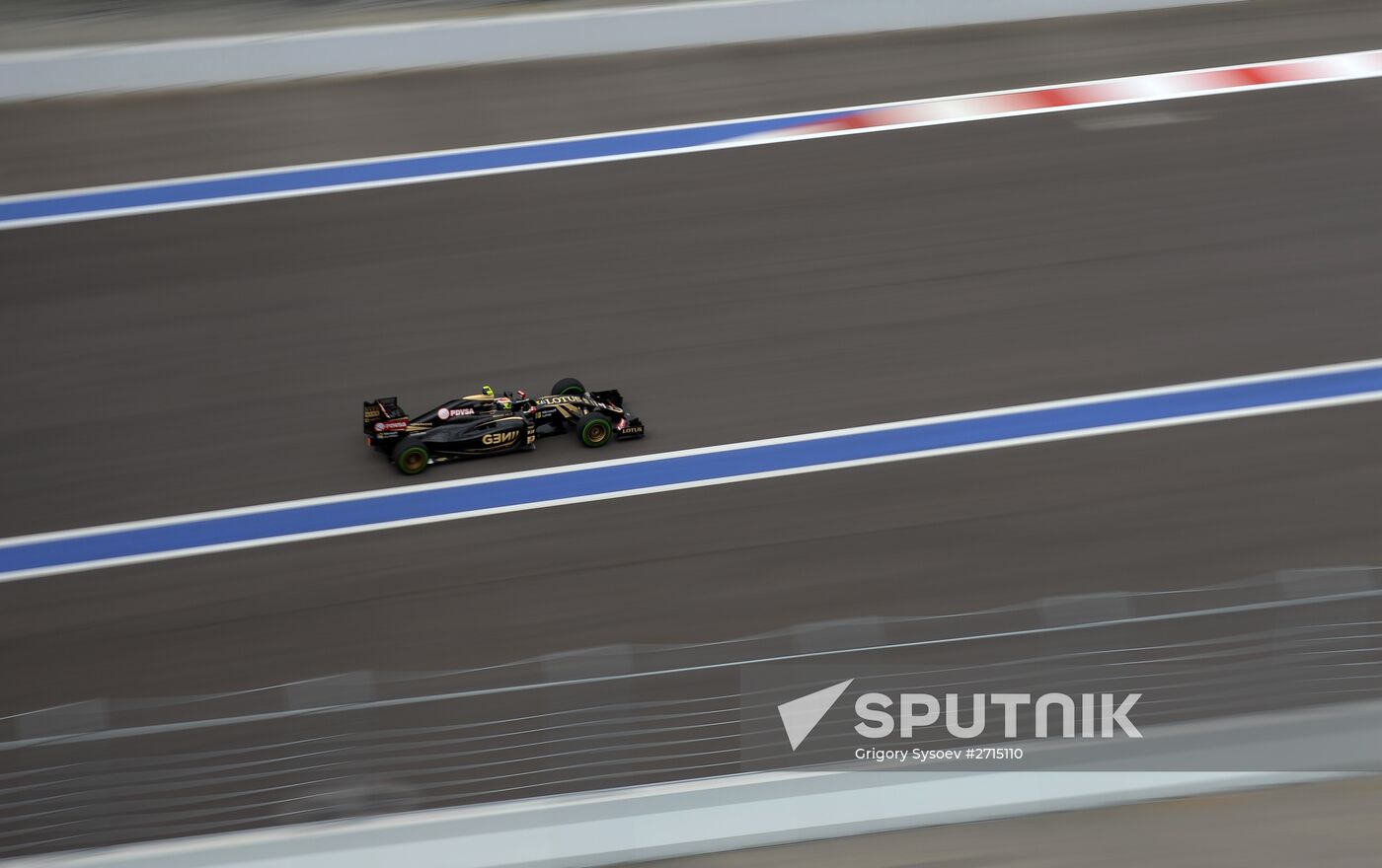 Auto racing. Formula-1. Russian Grand Prix. Free practice