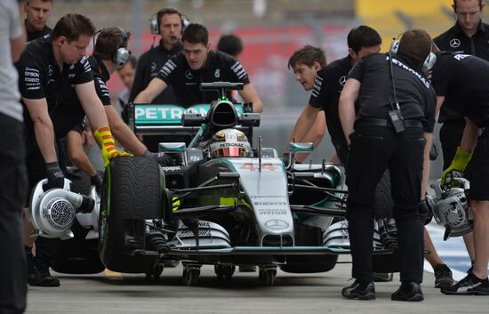 Auto racing. Formula-1. Russian Grand Prix. Free practice