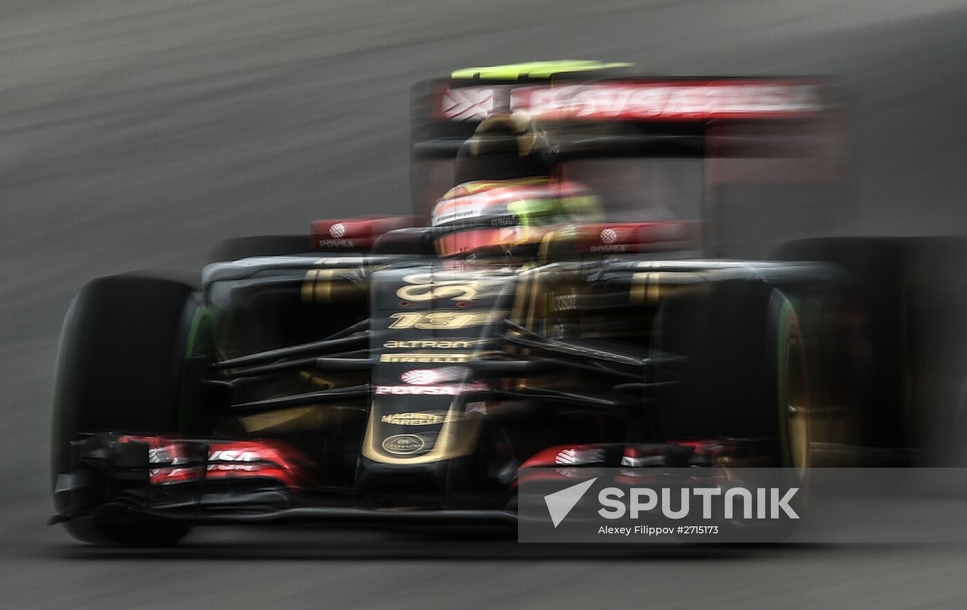 Auto racing. Formula-1. Russian Grand Prix. Free practice