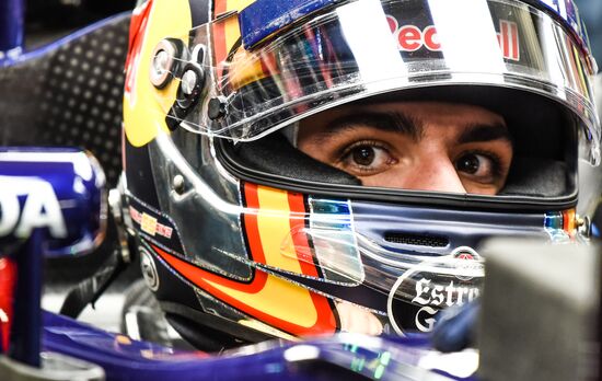 Auto racing. Formula-1. Russian Grand Prix. Free practice
