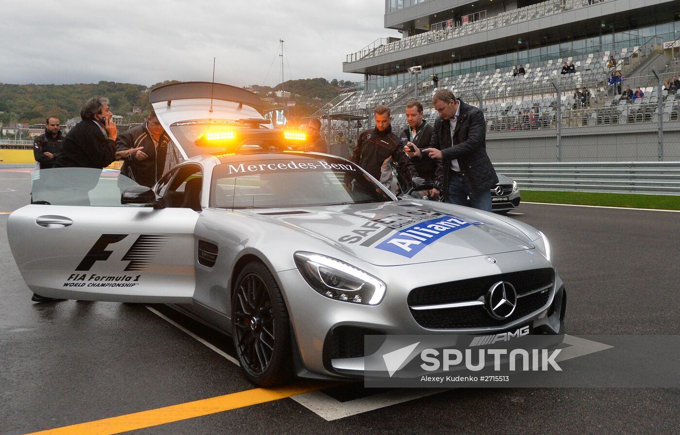 Auto racing. Formula-1. Russian Grand Prix. Free practice