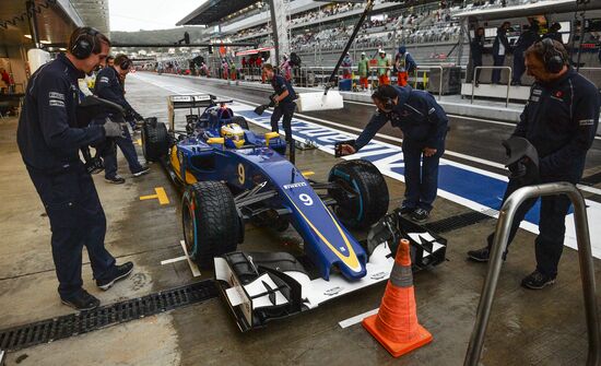 Auto racing. Formula-1. Russian Grand Prix. Free practice