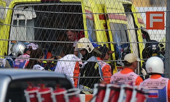 Practice 3 at 2015 Formula One Russian Grand Prix suspended due to crash