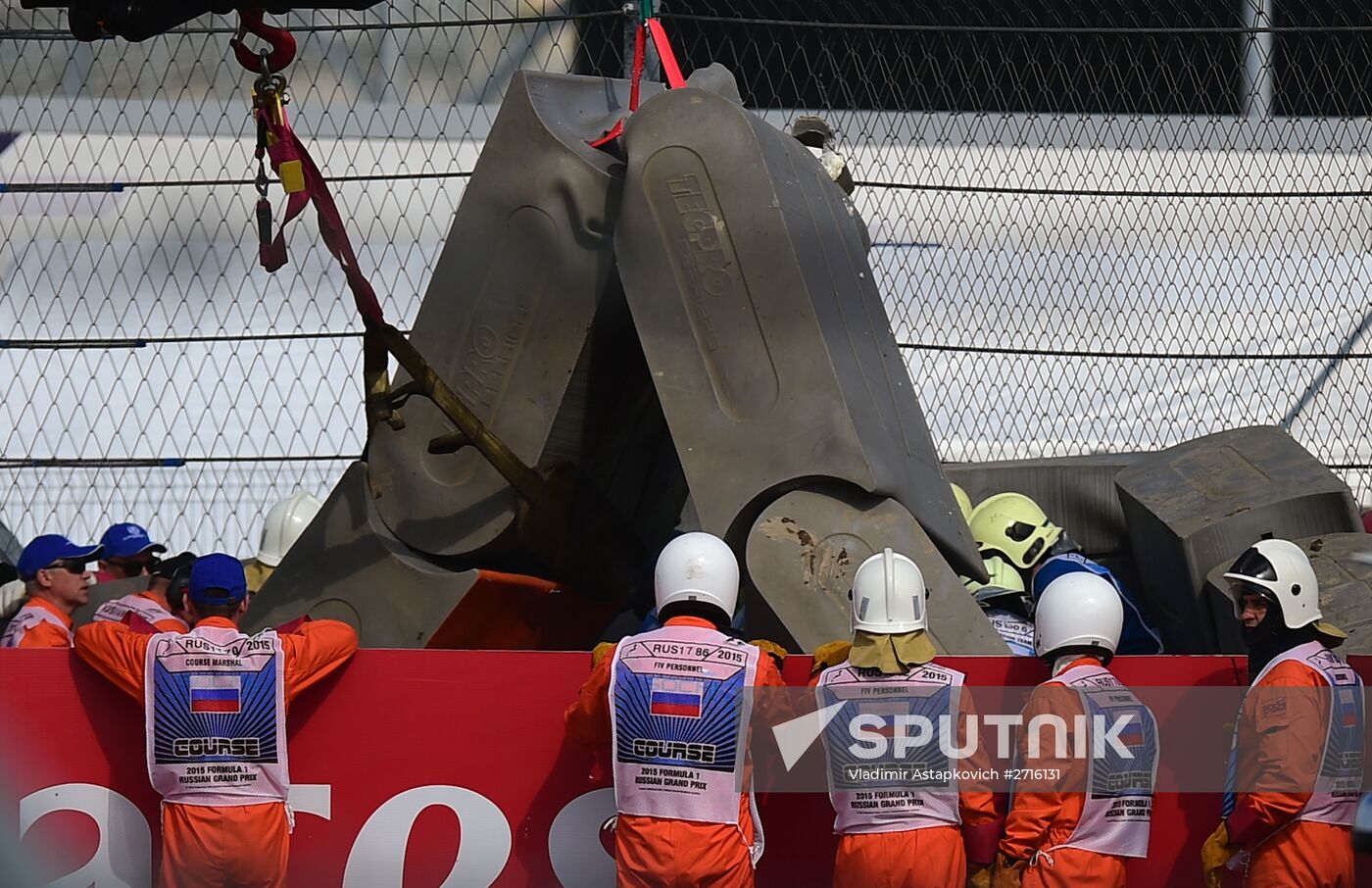 Practice 3 at 2015 Formula One Russian Grand Prix suspended due to crash