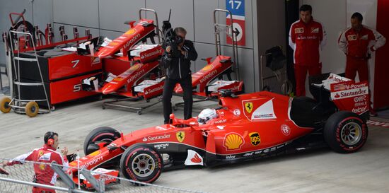 Car racing. 2015 Formula One Russian Grand Prix. Qualifying