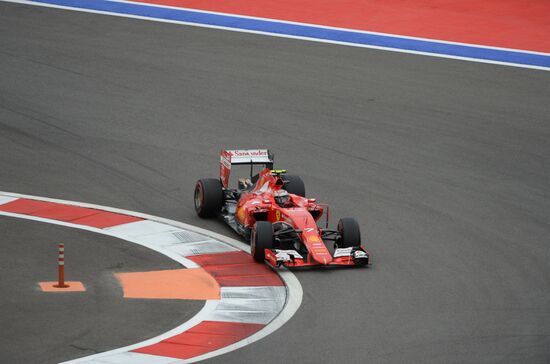 Car racing. 2015 Formula One Russian Grand Prix. Qualifying