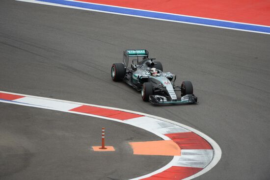 Car racing. 2015 Formula One Russian Grand Prix. Qualifying