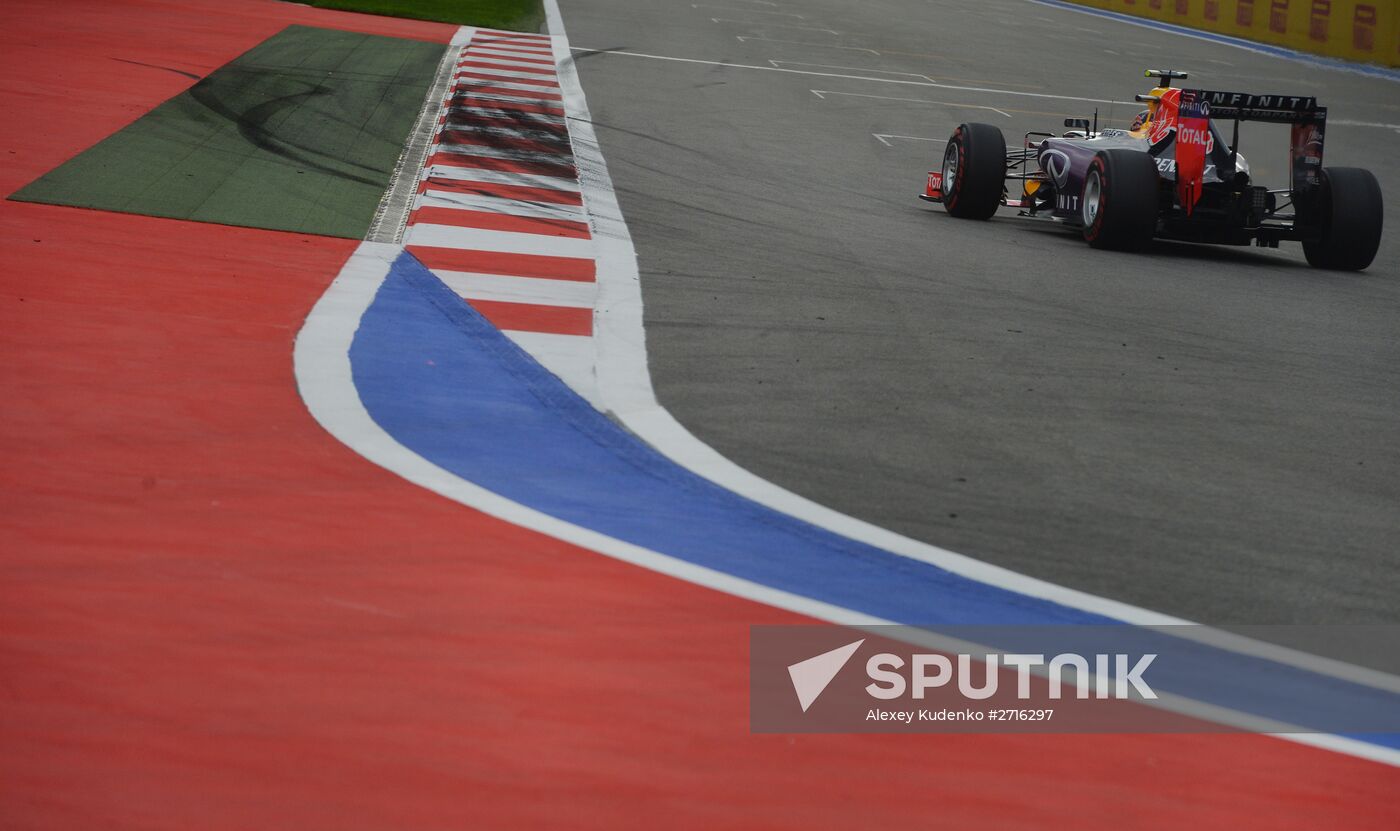 Car racing. 2015 Formula One Russian Grand Prix. Qualifying