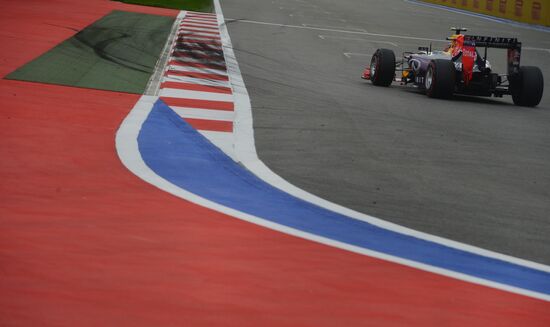 Car racing. 2015 Formula One Russian Grand Prix. Qualifying