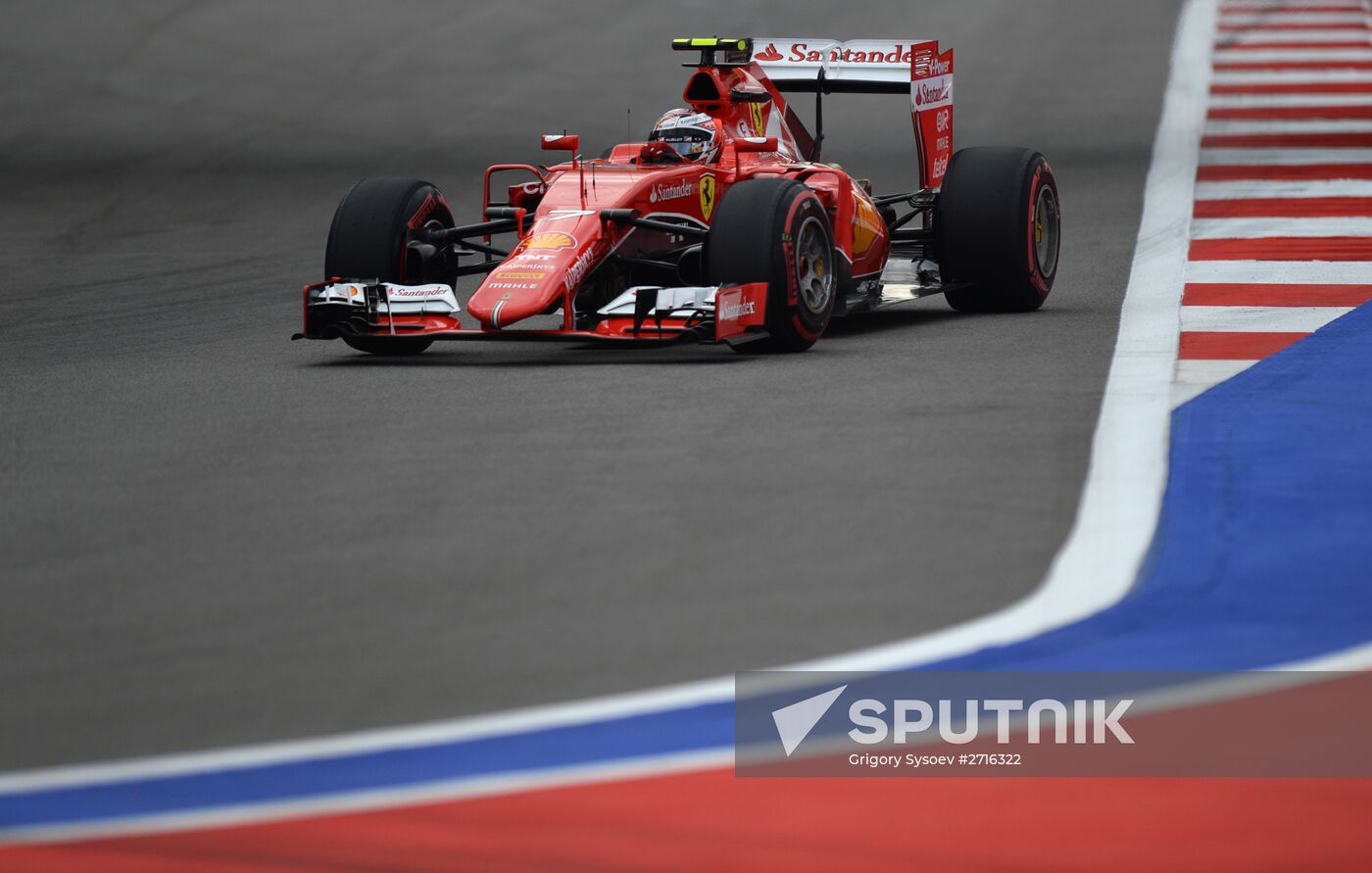 Car racing. 2015 Formula One Russian Grand Prix. Qualifying