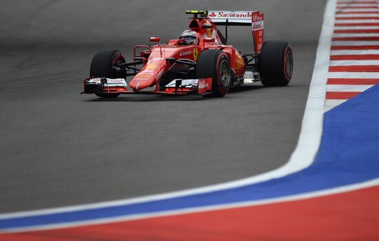 Car racing. 2015 Formula One Russian Grand Prix. Qualifying