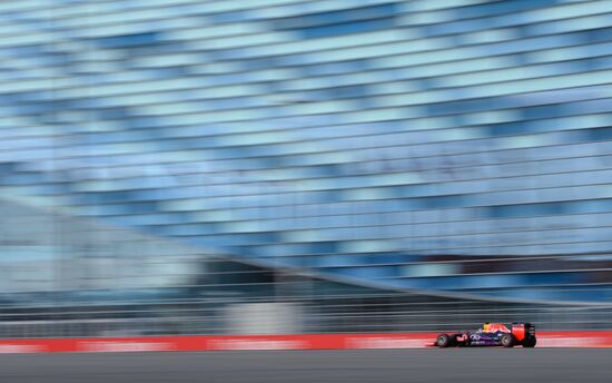 Car racing. 2015 Formula One Russian Grand Prix. Qualifying