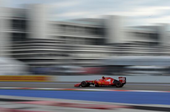 Car racing. 2015 Formula One Russian Grand Prix. Qualifying