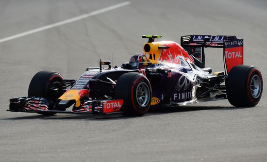 Car racing. 2015 Formula One Russian Grand Prix. Qualifying