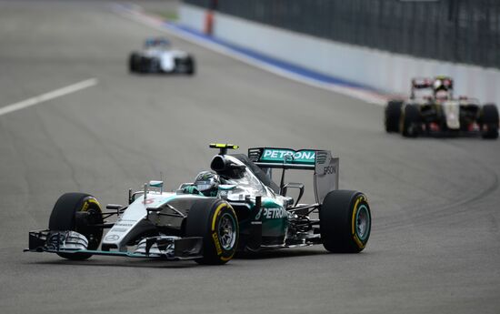 Car racing. 2015 Formula One Russian Grand Prix. Qualifying