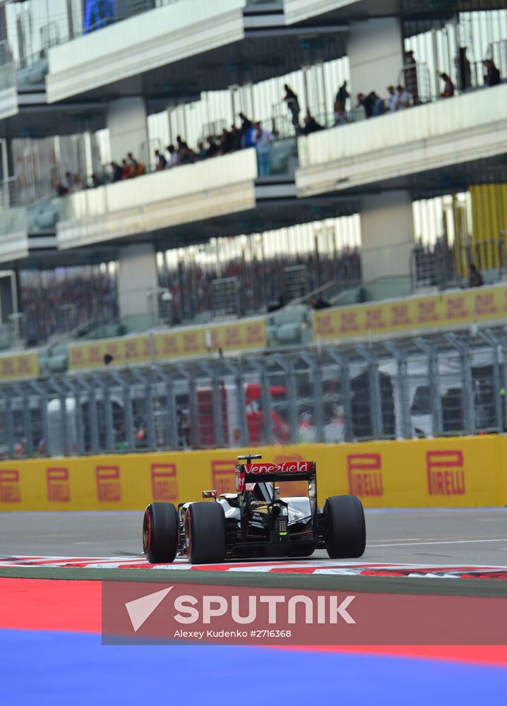 Car racing. 2015 Formula One Russian Grand Prix. Qualifying