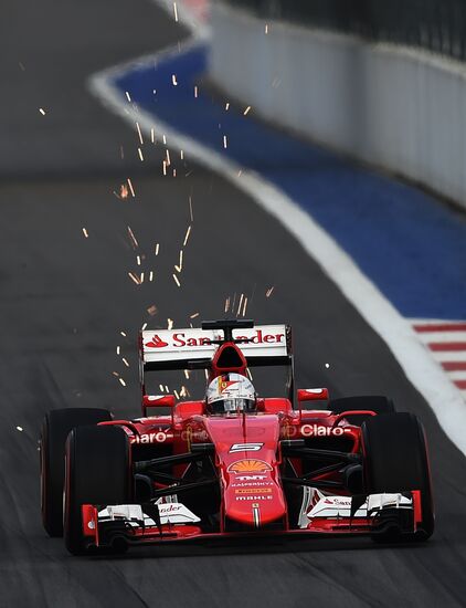 Car racing. 2015 Formula One Russian Grand Prix. Qualifying