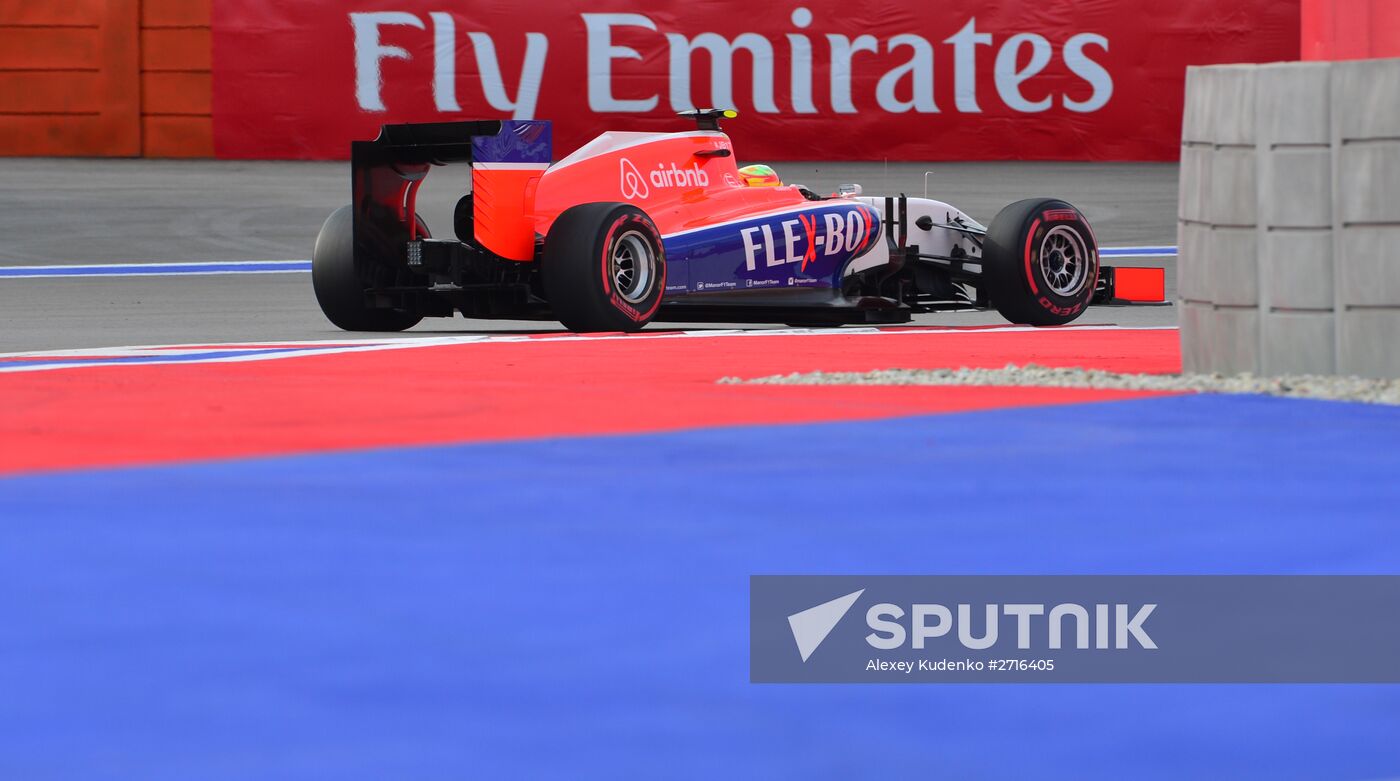 Car racing. 2015 Formula One Russian Grand Prix. Qualifying