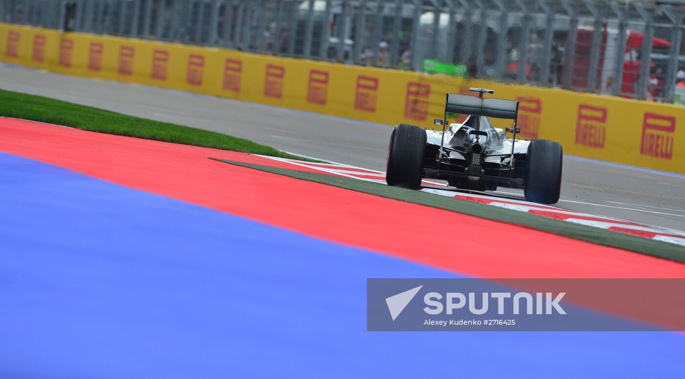 Car racing. 2015 Formula One Russian Grand Prix. Qualifying