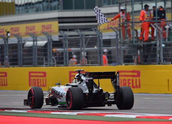 Car racing. 2015 Formula One Russian Grand Prix. Qualifying