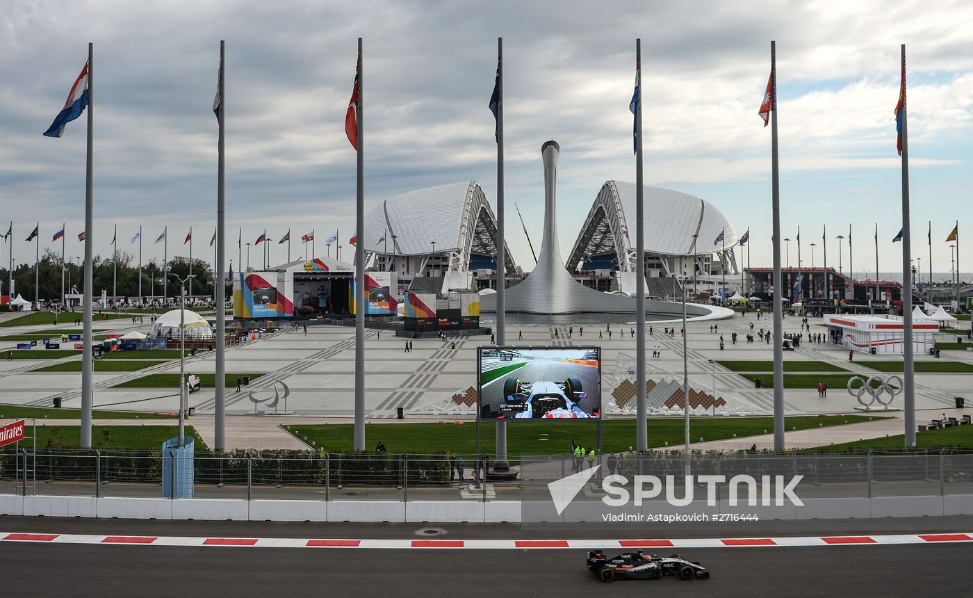 Car racing. 2015 Formula One Russian Grand Prix. Qualifying