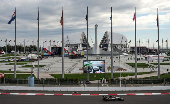 Car racing. 2015 Formula One Russian Grand Prix. Qualifying