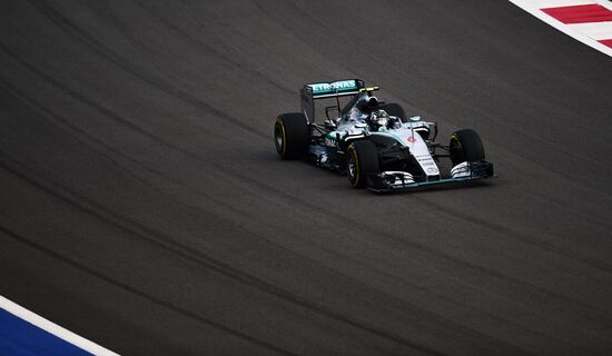 Car racing. 2015 Formula One Russian Grand Prix. Qualifying